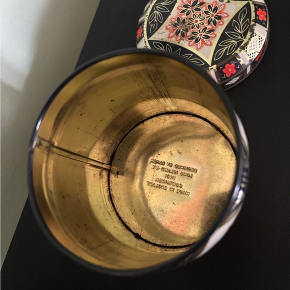 Lot of 2 Vintage Tea Tins ~ Design By Daher Floral Tin & Hinged Geisha Tin - Picture 3 of 8